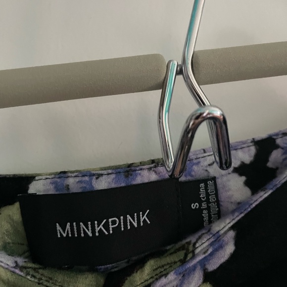 Minkpink flowy shorts - Picture 2 of 2